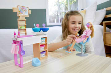 Barbie® Wellness - Yüz Bakımı Yapıyor Oyun Seti - Image 2 of 6