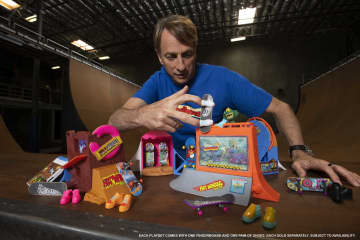 Hot Wheels Skate Set Acrobazie Da Skateboard Con Fingerboard Firmato Tony Hawk E Paio Di Scarpine