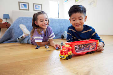 HOT WHEELS RACERVERSE™ Camión Tráiler Hulkbuster | Mattel
