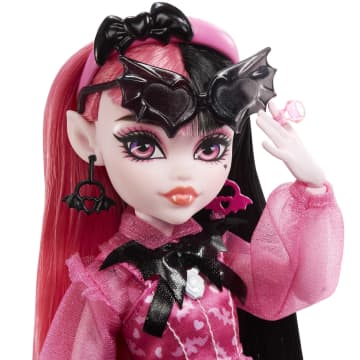 Monster High Κούκλα, Ντρακουλόρα Με Μικρή Νυχτερίδα, Ροζ Και Μαύρα Μαλλιά