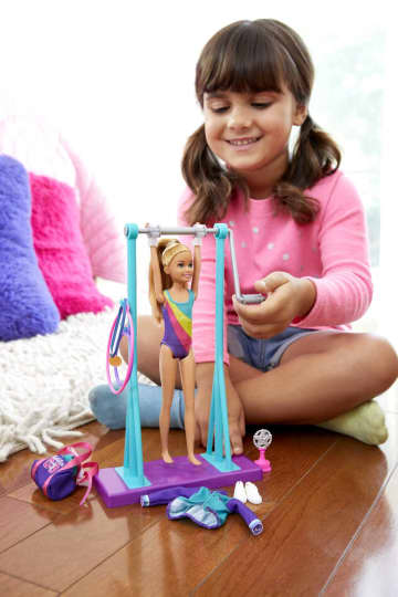 Muñeca y accesorios Team Stacie de Barbie