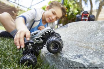 Hot Wheels - Assortiment Monster Trucks 1/24 - Imagen 3 de 7