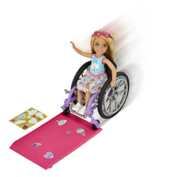 Barbie Chelsea con silla de ruedas