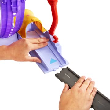 Disney and Pixar Cars Showtime Loop Playset