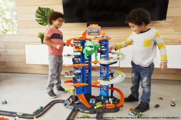 Набор игровой Hot Wheels Сити Невообразимый гараж с тиранозавром