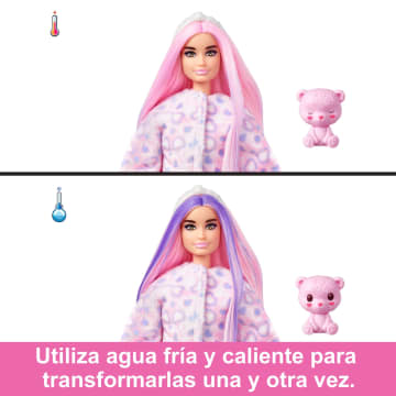 Muñeca Barbie Cutie Reveal de la serie Cozy Cute Tees con disfraz de osito y accesorios