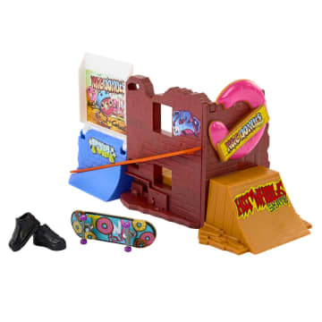 Hot Wheels Skate Set Acrobazie Da Skateboard Con Fingerboard Firmato Tony Hawk E Paio Di Scarpine