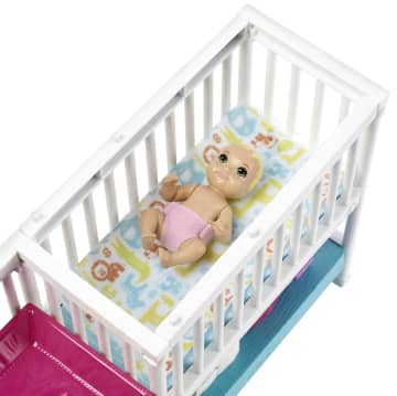 Muñecas y conjunto Nap ‘n' Nurture Nursery de Skipper Canguro de bebés de Barbie