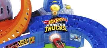 Набор игровой Hot Wheels Монстр-трак Вулкан Арена