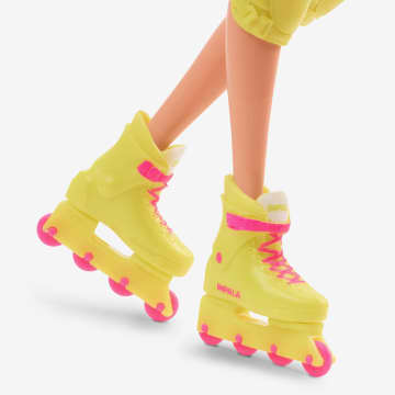 Barbie Le Film Poupée Barbie Du Film Poupée Patineuse Margot Robbie Incarne Barbie Vêtue D’Un Justaucorps, D’Un Cycliste Et De Rollers, Poupée De Collection
