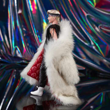 Barbie Le Film Poupée Ken À Collectionner Inspirée Du Film Barbie, Avec Grand Manteau En Fausse Fourrure, Gilet À Franges Noir Et Bandana - Image 6 of 6
