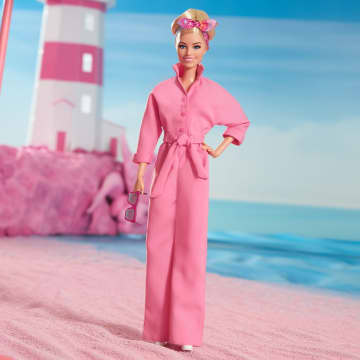 Barbie Le Film Poupée Barbie À Collectionner Inspirée Du Film Barbie Avec Margot Robbie, Avec Combinaison-Pantalon Rose, Lunettes De Soleil Et Foulard Dans Les Cheveux - Imagen 6 de 13