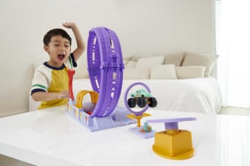 Disney and Pixar Cars Showtime Loop Playset