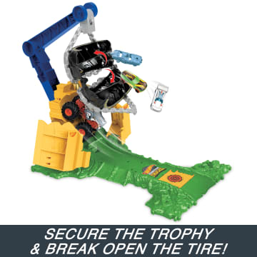 Hot Wheels Monster Trucks Rhinomite Chargin’ Challenge Playset With 1 Toy Truck & 2 Crushed Cars