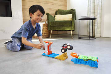 Hot Wheels Monster Trucks Launch and Bash Playset