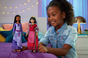 Disney Wish Fashion Doll Collection, Posable Fashion Doll And Accessories - Image 3 of 3