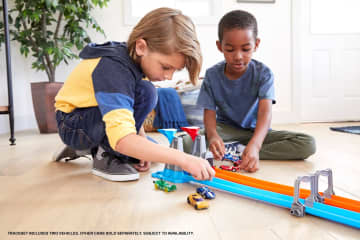 Hot Wheels Doppio Loop E 2 Auto Giocattolo In Scala 1:64 Per Bambini Da 5 A 10 Anni - Image 2 of 6