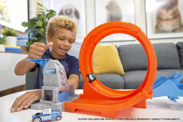 Hot Wheels Loop Stunt Champion Track Set