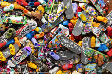 Hot Wheels Skate Set Da Collezione Assortimento Tony Hawk, Con Fingerboard, Scarpine Da Skate E Macchinina (Gli Stili Possono Variare)