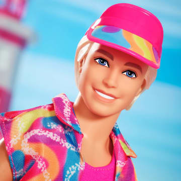 Barbie Le Film Poupée Ken Du Film Poupée Ken De Collection Portant Une Tenue De Patinage Rétro Et Des Rollers - Image 11 of 17