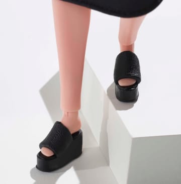 Кукла Barbie из серии Looks Азиатка