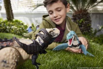 JURASSIC WORLD GIGANTIC TRACKERS Elasmosaurus