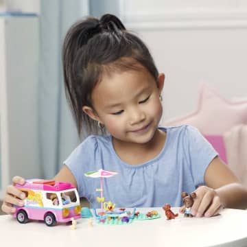 Mega Construx™ Barbie'nin Mega Karavanı