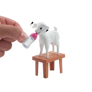 Barbie 65Ste Verjaardag Carrière Veearts Pop En 10 Accessoires, Inclusief Lammetje Met Bewegende Oren