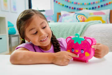 Polly Pocket Dolls And Playset, Travel Toys, Straw-Beary Patch Compact