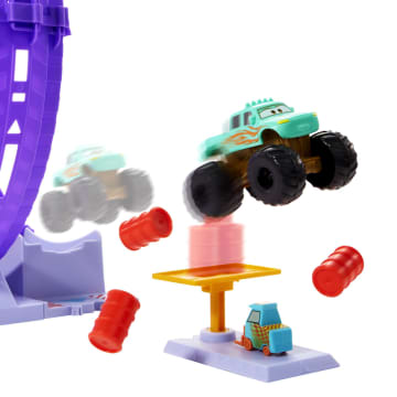 Disney and Pixar Cars Showtime Loop Playset