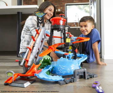 Hot Wheels® Dev Timsah Araba Yıkama Oyun Seti