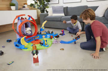 Hot Wheels Monster Trucks Estadio con volcán y T-Rex | GYL14 | MATTEL