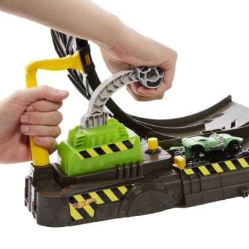 Hot Wheels Monster Trucks Epic Loop Challenge Playset