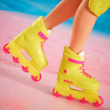 Barbie Le Film Poupée Ken Du Film Poupée Ken De Collection Portant Une Tenue De Patinage Rétro Et Des Rollers