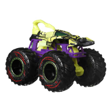 Набор машинок Hot Wheels коллекционные Монстр-трак Драка банд 2шт в ассортименте