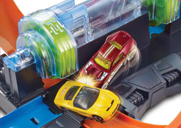 Набор игровой Hot Wheels Экшн Автотрек Винтовое столкновение