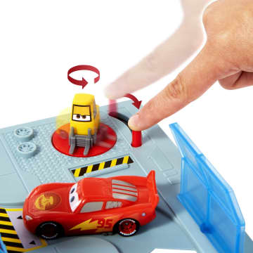 Cars Disney+ Cruz Yarış Merkezi Oyun Seti - Image 2 of 6