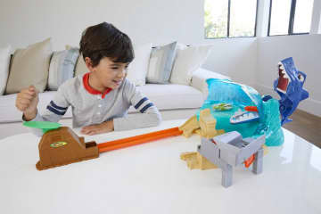 Hot Wheels City Shark Beach Battle Playset
