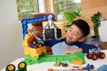 Hot Wheels Monster Trucks Rhinomite Chargin’ Challenge Playset With 1 Toy Truck & 2 Crushed Cars - Image 2 of 6