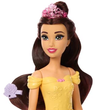 Disney Princess Bathe & Brush Belle Fashion Doll & Dog Figure With Color Change & Accessories - Imagen 3 de 6