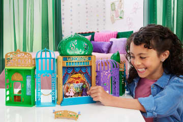 Universal Pictures’ Wicked Emerald City Small Doll Playset With 5 Play Spaces & 15 Accessories - Imagen 2 de 6