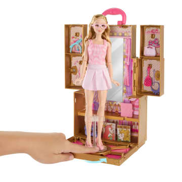 Universal Pictures’ Wicked Glinda's Glamorous Closet, 2 Unique Looks, Surprises & 13 Accessories - Imagem 6 de 6