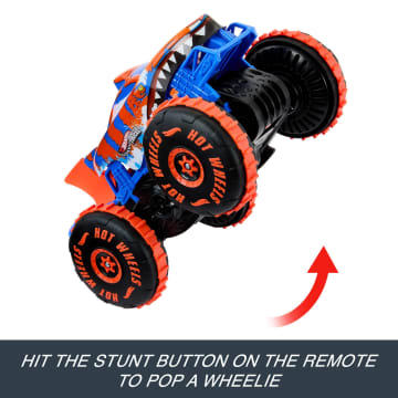 Hot Wheels Monster Trucks Tiger Shark Climber RC Vehicle, Battery-Powered Remote-Control Toy Truck - Imagen 3 de 6