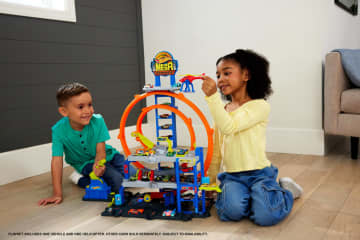Hot Wheels MEGA Loop Garage Playset With 1 Die-Cast Toy Car & 1 Toy Helicopter in 1:64 Scale