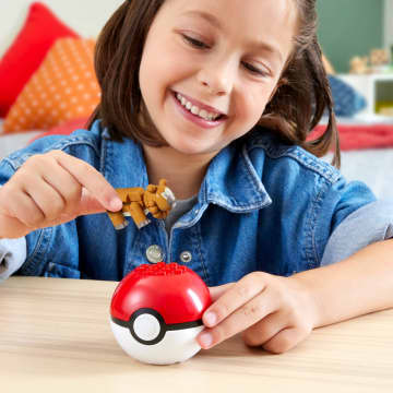 MEGA Pokémon Jogo de Construção Pokébola Colecionável Bidoof - Image 2 of 6