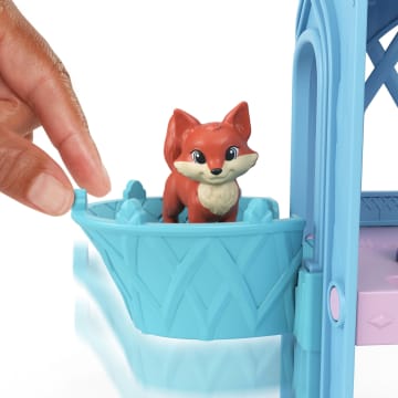 Disney Frozen Winter Animal Fun Playset With Elsa Small Doll, 3 Animal Friends & 8 Accessories - Imagen 3 de 6