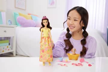 Disney Princess Bathe & Brush Belle Fashion Doll & Dog Figure With Color Change & Accessories - Imagen 2 de 6