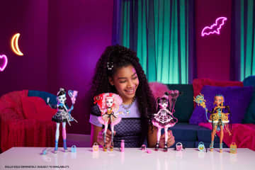 Monster High Scary Sweet Birthday Draculaura Doll in Party Dress With Balloon & Gift - Image 2 of 6