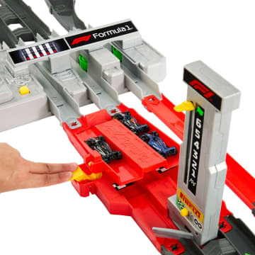 Hot Wheels Race Formula 1 Grand Prix Circuit Track Set With 3 1:64 Scale Die-Cast Toy Cars - Image 4 of 6