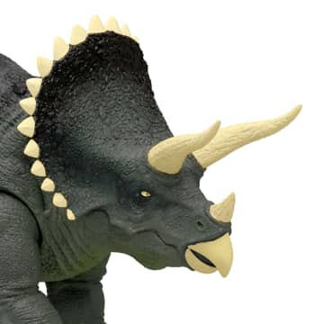 JURASSIC WORLD LEGACY COLLECTION REIMAGINED Real Feel Triceratops
